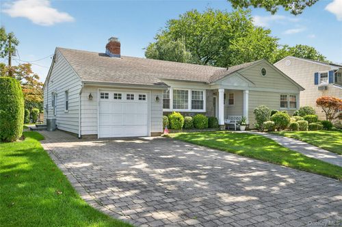 15 Garfield St, Garden City, NY, 11530-4008 | Card Image