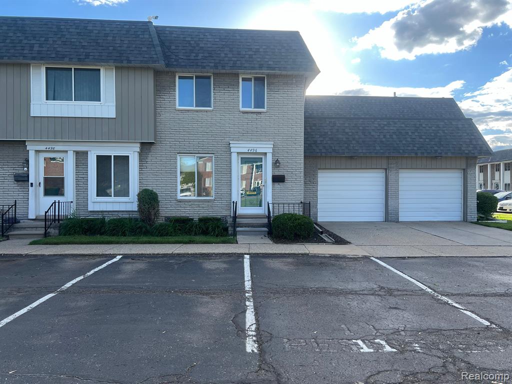 15 Mile Rd, Sterling Heights, MI 48310
