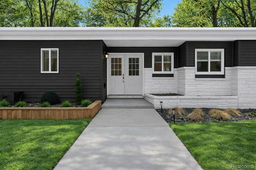 2566 Harrington Rd, Rochester Hills, MI, 48307-4400 | Card Image