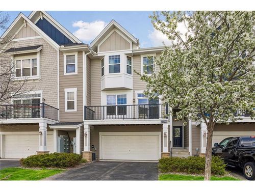 15592 Eagles Nest Way, Apple Valley, MN, 55124-7845 | Card Image
