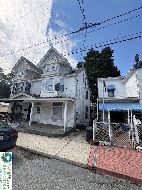 212 N Greenwood St, Tamaqua, PA, 18252-1726 | Card Image