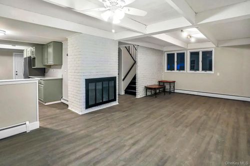 44 University Heights Dr, Stony Brook, NY, 11790-2734 | Card Image