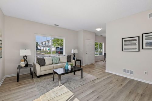 1336 Yorkshire Ln, Shakopee, MN, 55379-7065 | Card Image