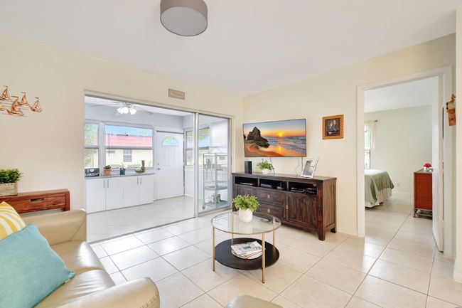 860 Worcester Ln, Condo with 1 bedrooms, 1 bathrooms and null parking in Lake Worth FL | Image 7