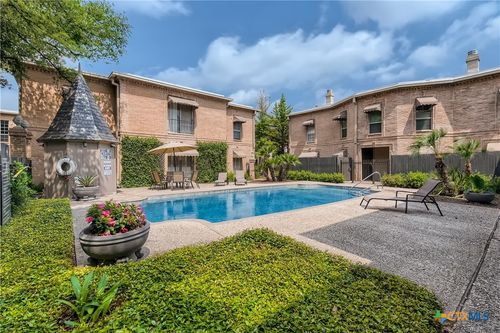 1c-7711 Broadway, San Antonio, TX, 78209-3211 | Card Image