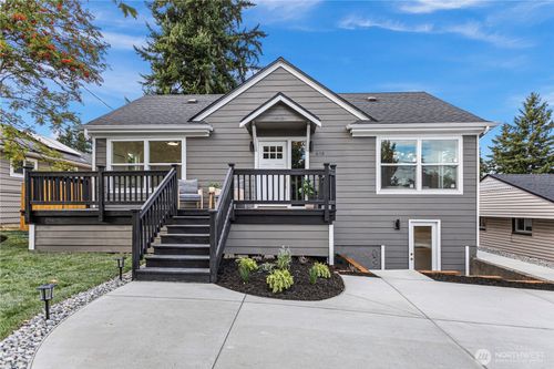 618 N 125th St, Seattle, WA, 98133-8014 | Card Image