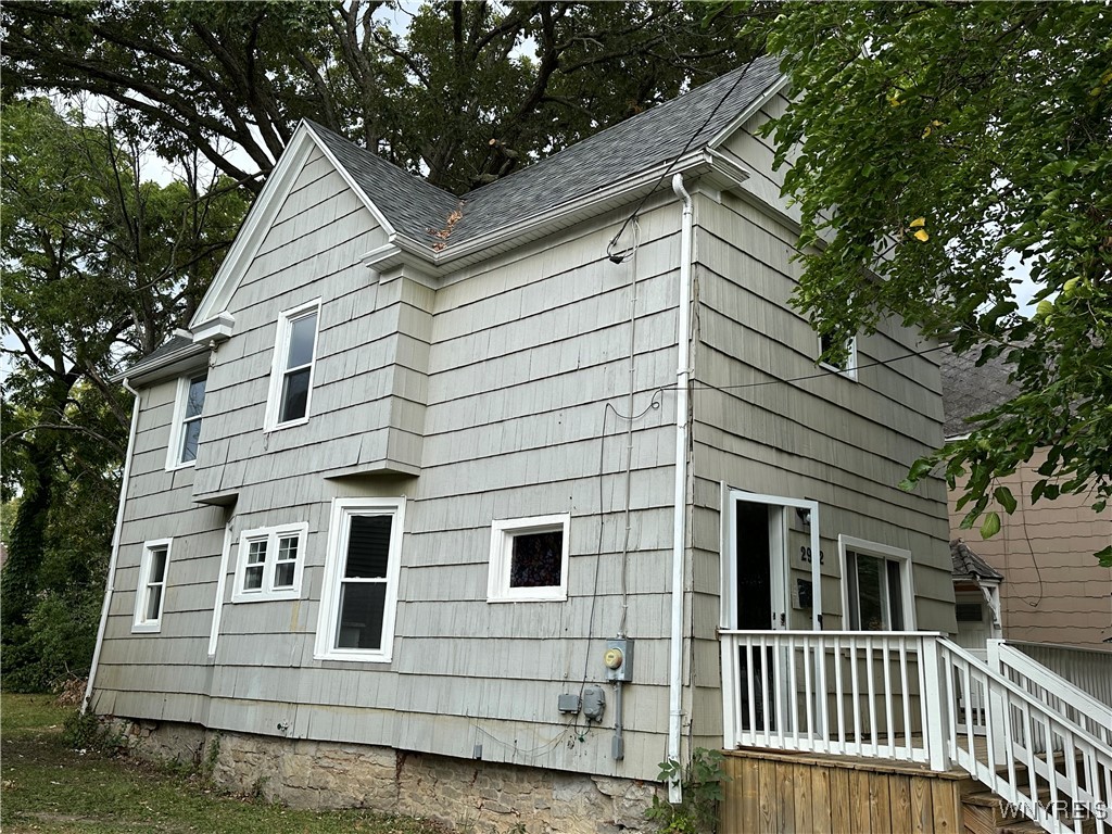 Mckoon Ave, Niagara Falls, NY 14305
