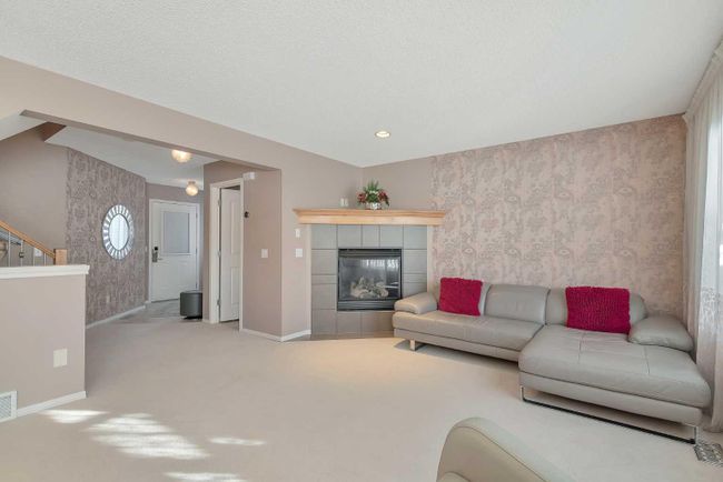 251 Copperfield Green Se, Home with 3 bedrooms, 2 bathrooms and 4 parking in Calgary AB | Image 6