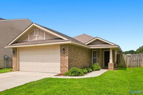 240 Bermuda Lakes Dr, Meridianville, AL, 35759-2604 | Card Image