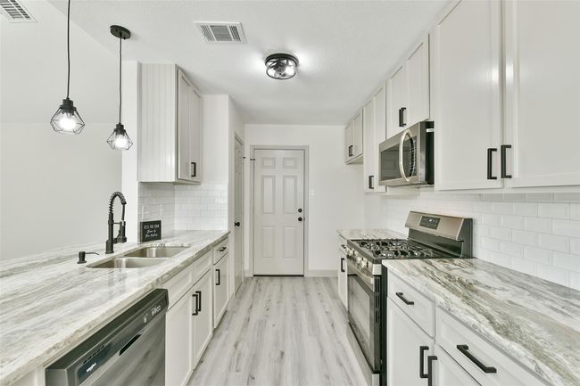 1921 Cripple Creek Ln, House other with 4 bedrooms, 2 bathrooms and 2 parking in Pearland TX | Image 11