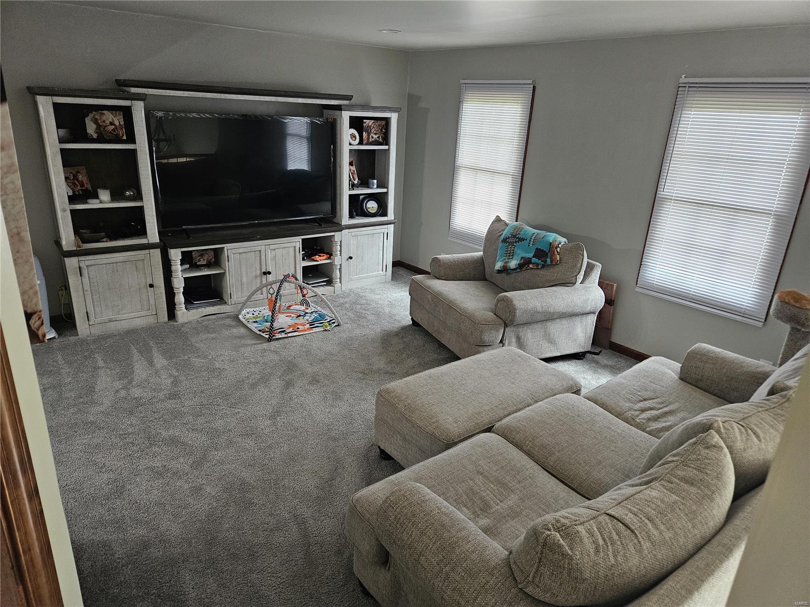 Ravenswood Ln, Hannibal, MO 63401
