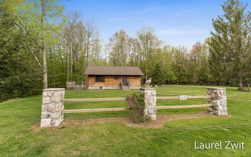 a-1442 W Tyler Rd, Hart, MI, 49420-8221 | Card Image