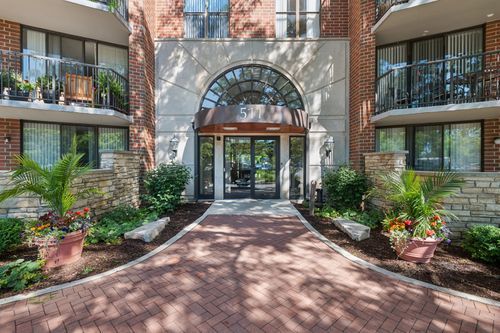 615-511 Aurora Ave, Naperville, IL, 60540-6292 | Card Image