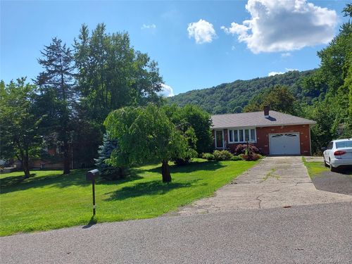 1 Tappan Dr, Monroe, NY, 10950-1909 | Card Image