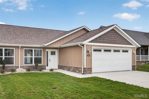 b-40 Auburn Ct, Highland, IL, 62249-3880 | Card Image