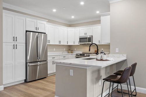 107-10100 S Willow St, Manchester, NH, 03103-2390 | Card Image