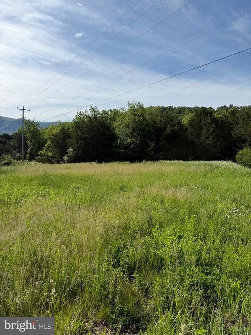 152 Fisher Ln, Moorefield, WV, 26836-9027 | Card Image