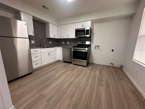 a-6910 Circle S Rd, Austin, TX, 78745-5718 | Card Image