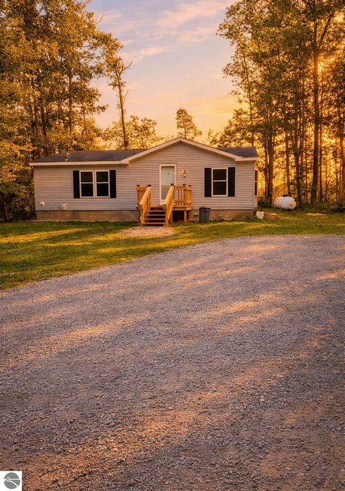 11438 Sherwood Dr, Frederic, MI, 49733-9678 | Card Image