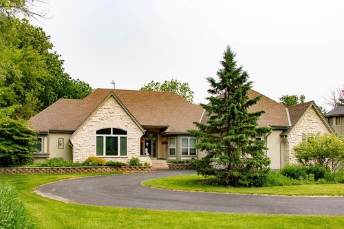 827 E Lakeview Road, HUSTISFORD, WI, 53034 | Card Image