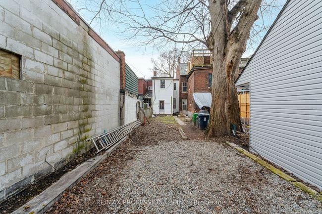 12 O'hara Ave, House attached with 3 bedrooms, 1 bathrooms and 1 parking in Toronto ON | Image 31
