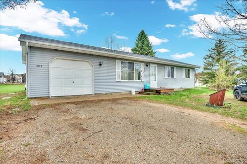 5772 Lawndale St, North Branch, MI, 48461-9757 | Card Image