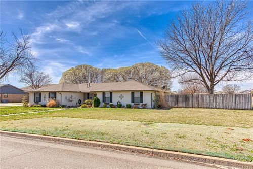 1203 N Lusk Ave, Elk City, OK, 73644-2449 | Card Image