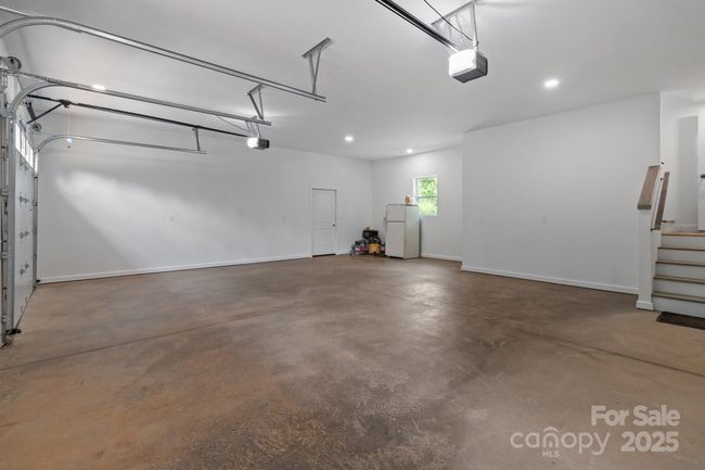 Over 800 sq ft garage with oversized 8X10 doors! | Image 32