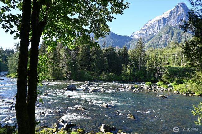 Enjoy river views, wildlife and mountain vistas! | Image 9