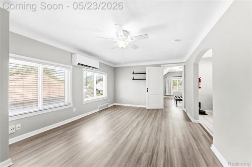 413 Chestnut St, Wyandotte, MI, 48192-5862 | Card Image