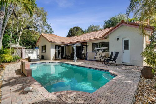 10527 Zurich St, Hollywood, FL, 33026-4826 | Card Image