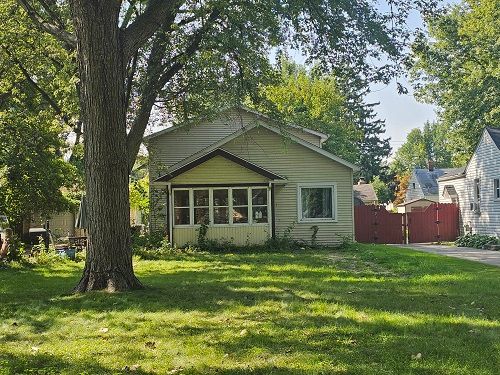 Maxine St, Saint Clair Shores, MI 48080