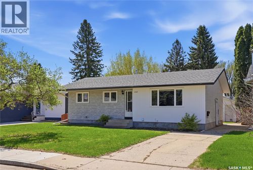 532 East Pl, Saskatoon, SK, S7J2Y8 | Card Image