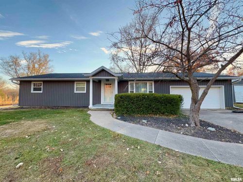 8 Woodland Ln, Macomb, IL, 61455-1040 | Card Image