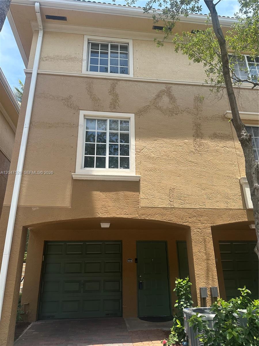 Residential Lease in Aventura 3