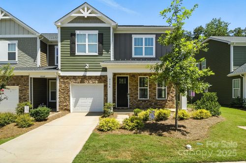 8156 Merryvale Ln, Charlotte, NC, 28214-2658 | Card Image