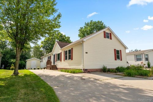 11054 Wood Run Cir, South Lyon, MI, 48178-6654 | Card Image