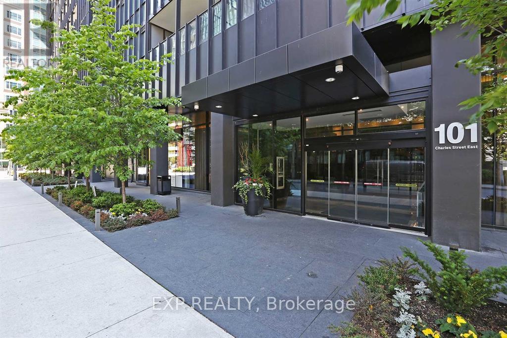 Residential Lease in Toronto (Church-Yonge Corridor) 2