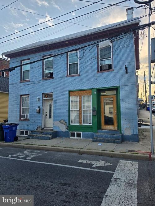 247-245-247 N Locust St, HAGERSTOWN, MD, 21740-4050 | Card Image
