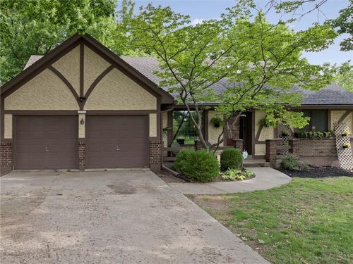 10312 W 49th St, Shawnee, KS, 66203-1135 | Card Image
