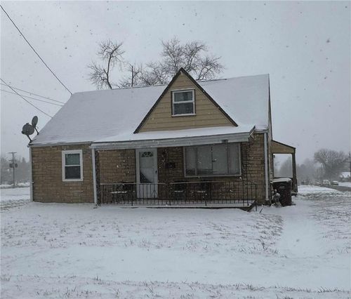 816 Indiana Ave, Farrell, PA, 16121-1217 | Card Image