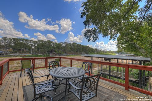 1015 Reiley Rd, Seguin, TX, 78155-1357 | Card Image