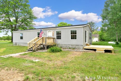704 Chestnut, Howard City, MI, 49329-9716 | Card Image