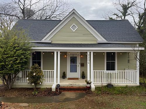 2306 Bedford Ave, Raleigh, NC, 27607-7304 | Card Image