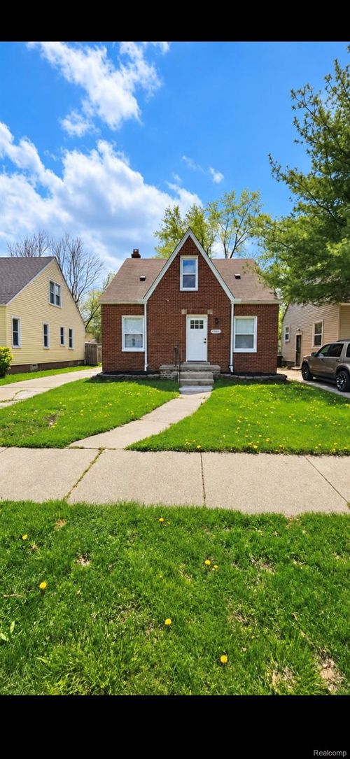 20300 Elkhart St, Harper Woods, MI, 48225-2236 | Card Image