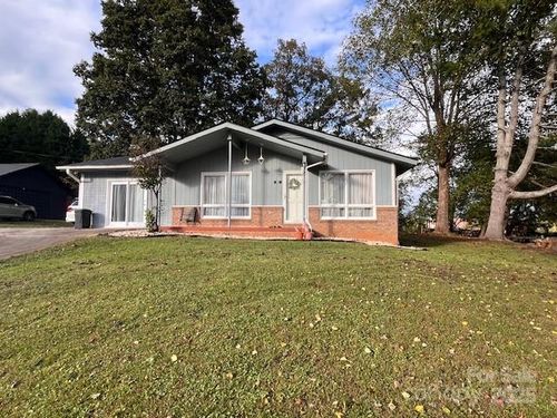 90 Long St, Marion, NC, 28752-6458 | Card Image