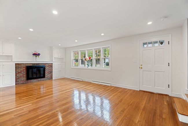 1349 Washington St, House other with 3 bedrooms, 2 bathrooms and 4 parking in Braintree MA | Image 6