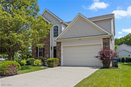 9381 Wheaton Ct, Olmsted Twp, OH, 44138-4227 | Card Image