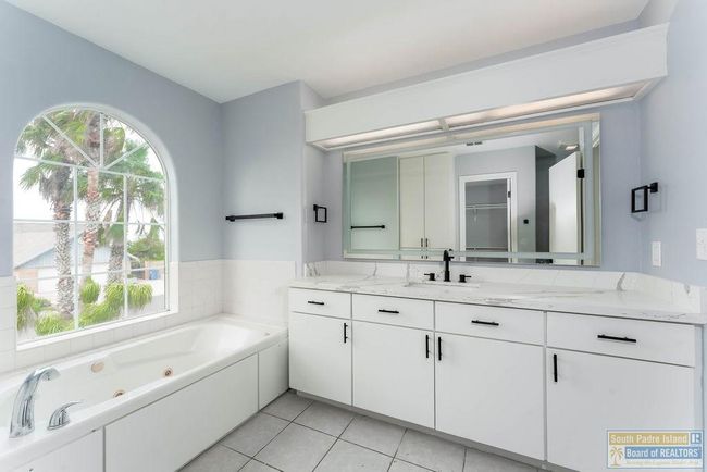 905 N Shore Dr, House other with 3 bedrooms, 3 bathrooms and 2 parking in Port Isabel TX | Image 34