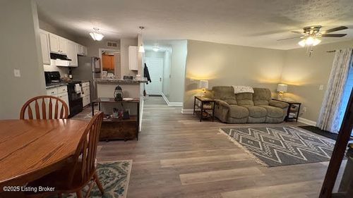 104-3909 Yardley Ct, Louisville, KY, 40299-7352 | Card Image